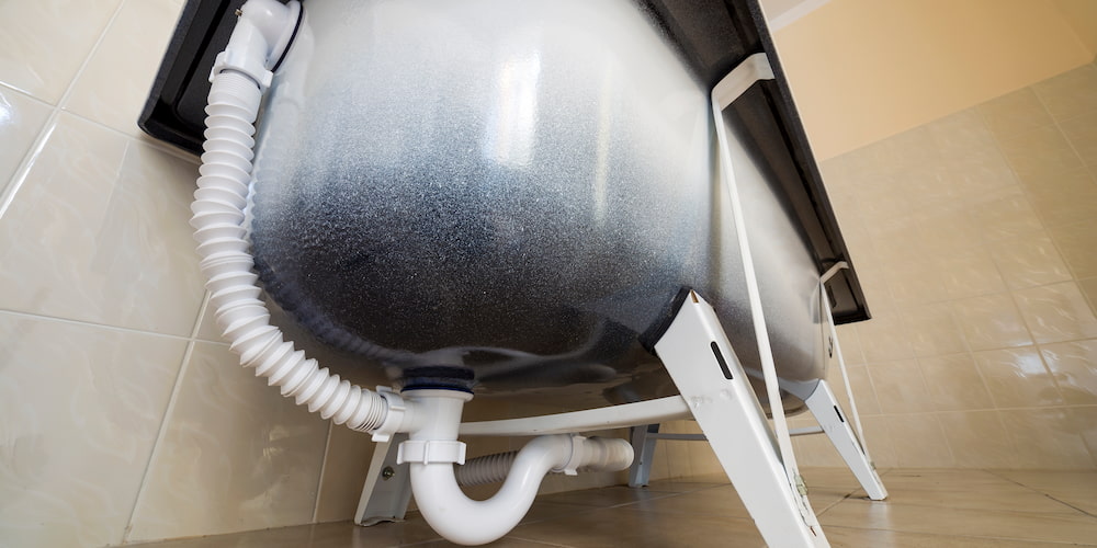 Signs of a leak under your bathtub